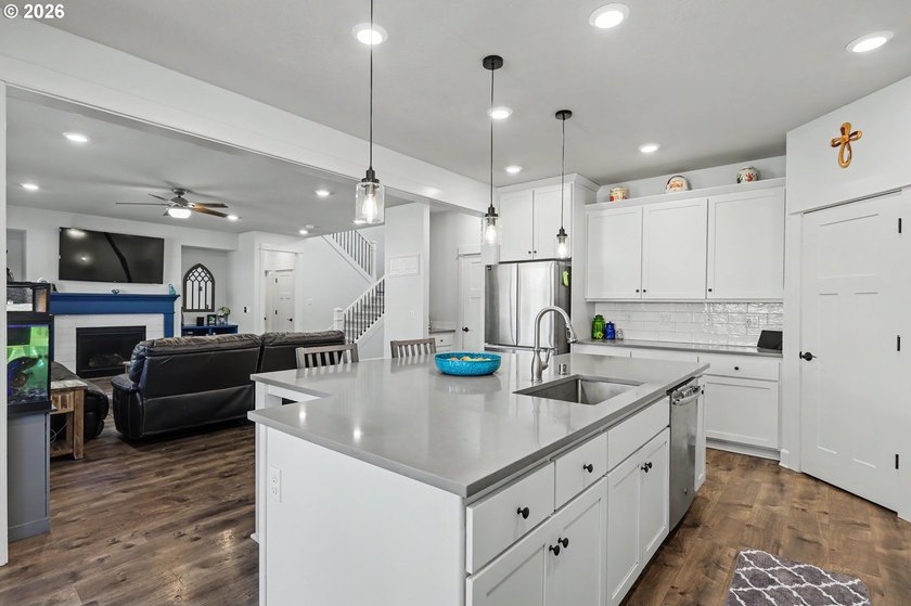 Welcome to your Dream Multi-Generational Home! This Exquisite - photo 9