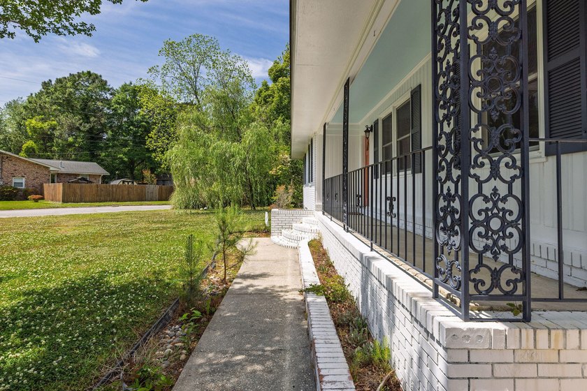 One of West Ashley's most beloved neighborhoods, Lenevar is - photo 47