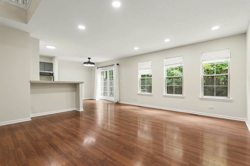 Welcome to 360 Golfview Ct-where everyday life feels calmer - photo 5