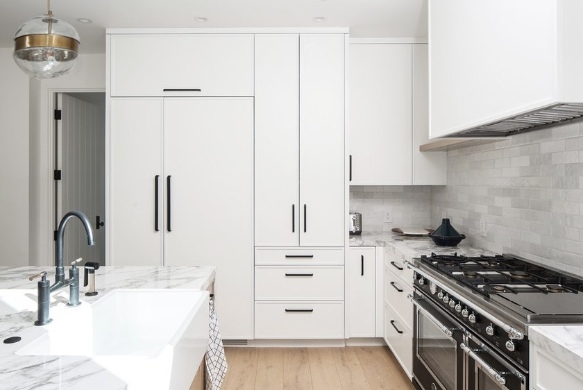 Stunning fully furnished luxury lease featuring a 2 bedroom, 2.5 - photo 11