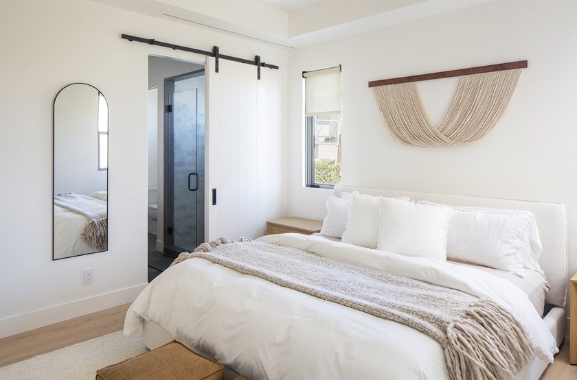 Stunning fully furnished luxury lease featuring a 2 bedroom, 2.5 - photo 15