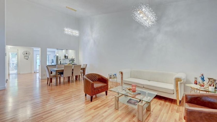 STUNNING CORNER VILLA!! in the highly desirable Canary Palm Club - photo 20