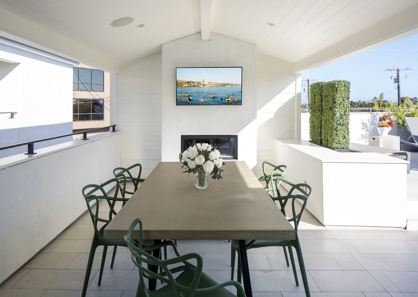 Stunning fully furnished luxury lease featuring a 2 bedroom, 2.5 - photo 23