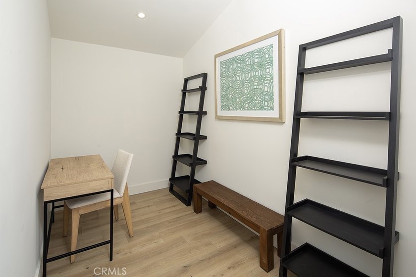 Stunning fully furnished luxury lease featuring a 2 bedroom, 2.5 - photo 26