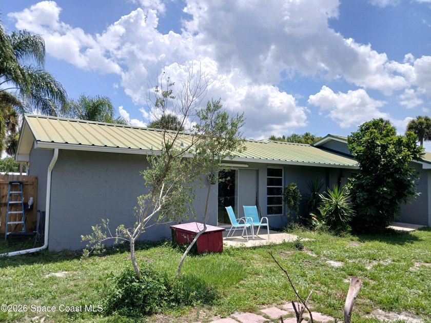 Welcome to 110 Lagoon Ave, a rare double-lot property offering - photo 10