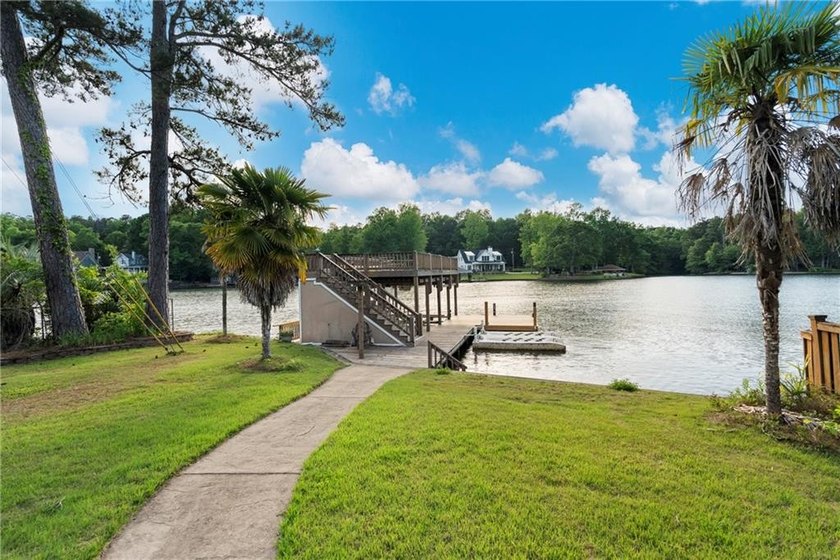 Enjoy lake living on Lake Harding with this 3 bedroom, 2 - photo 3