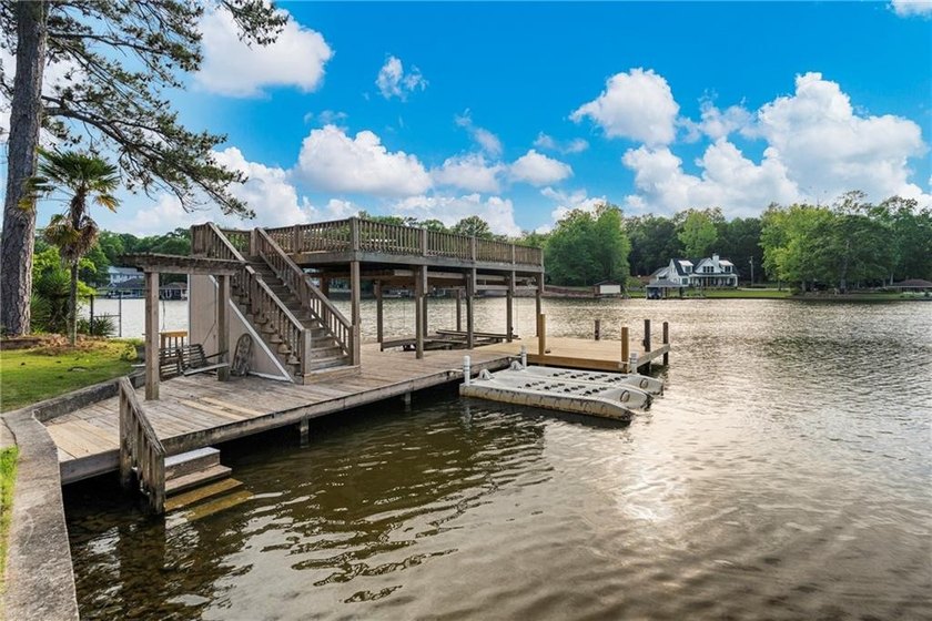 Enjoy lake living on Lake Harding with this 3 bedroom, 2 - photo 5