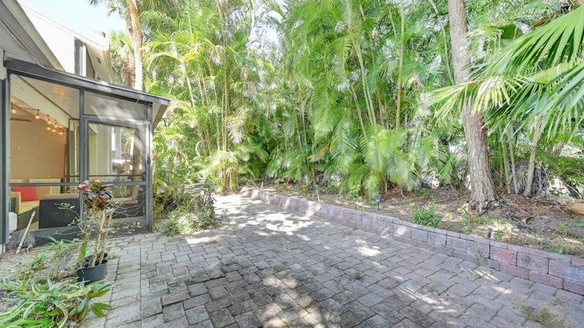 STUNNING CORNER VILLA!! in the highly desirable Canary Palm Club - photo 37