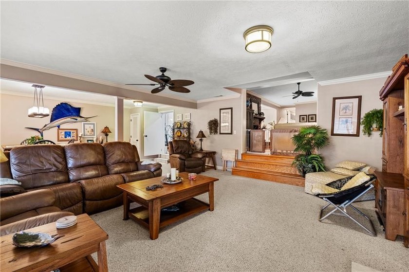 Enjoy lake living on Lake Harding with this 3 bedroom, 2 - photo 8