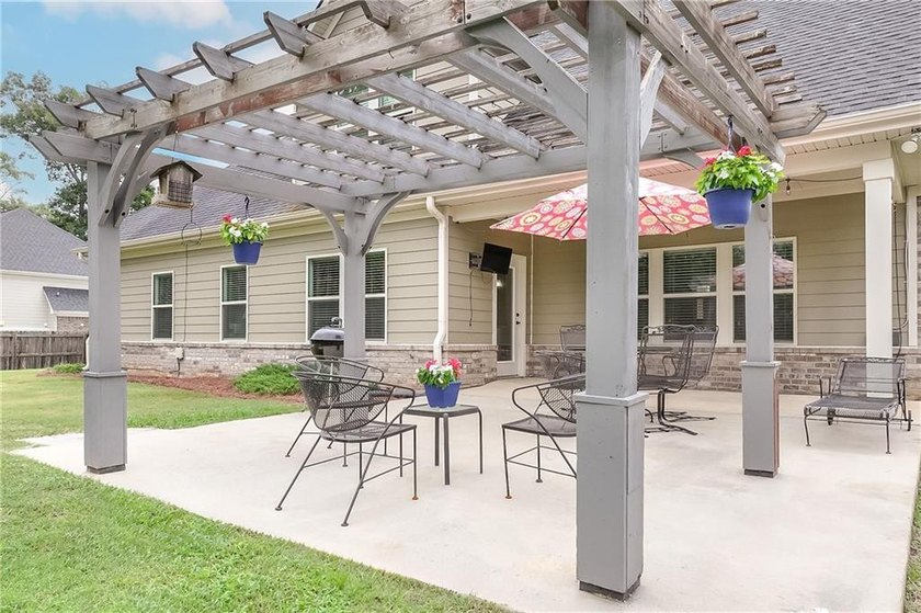 Beautifully maintained and thoughtfully designed, this Cedar - photo 6