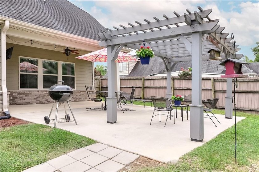 Beautifully maintained and thoughtfully designed, this Cedar - photo 8
