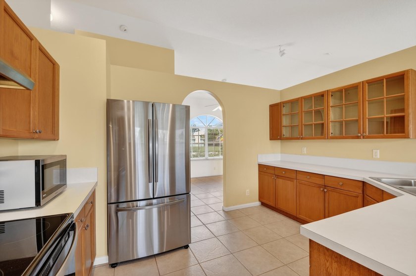 Immaculate 3 bedroom, 2 bathroom home with oversized side entry - photo 15
