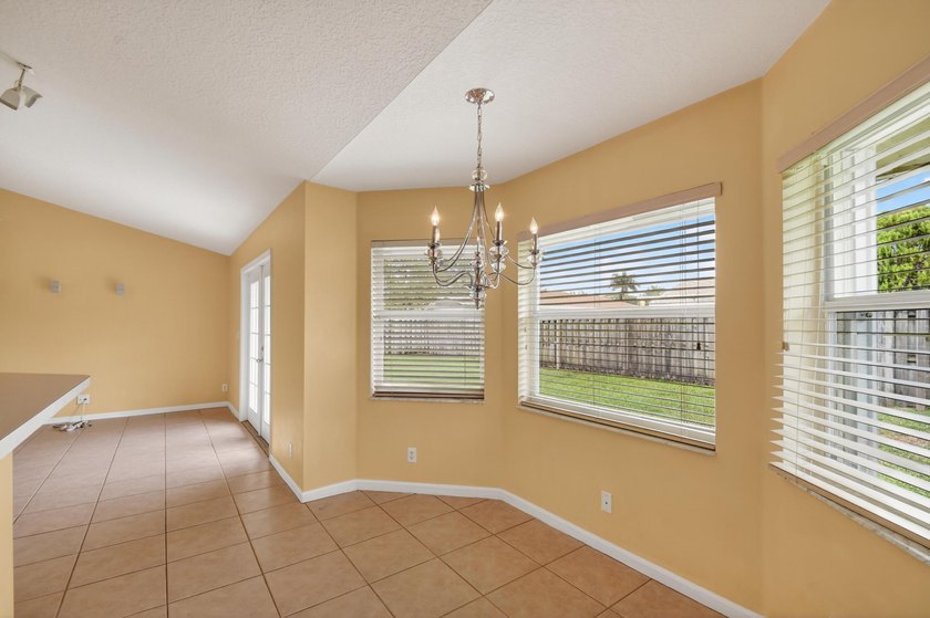 Immaculate 3 bedroom, 2 bathroom home with oversized side entry - photo 17