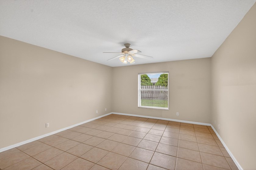 Immaculate 3 bedroom, 2 bathroom home with oversized side entry - photo 21