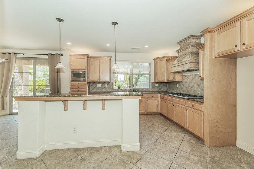 Welcome to this stunning Granville-built Spanish Bay model - photo 22