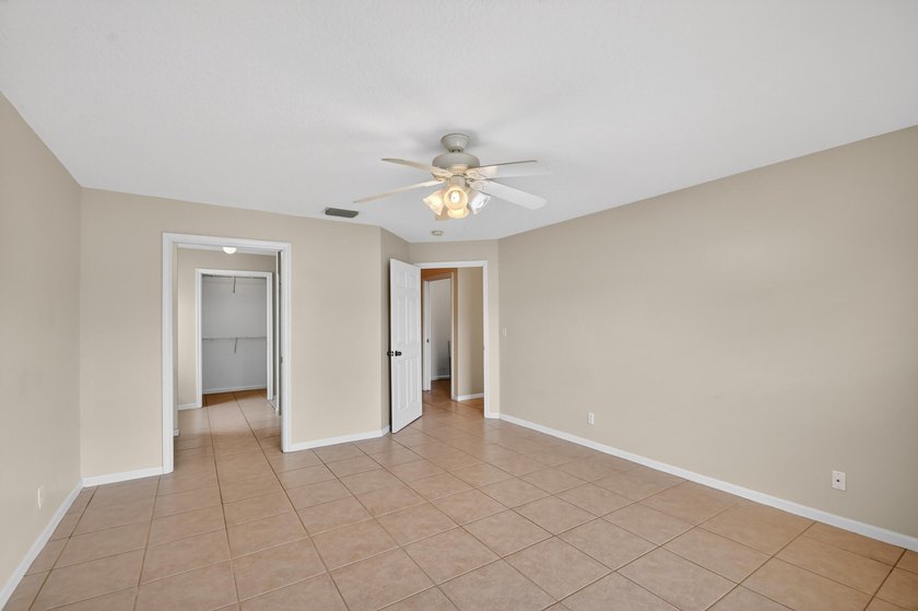 Immaculate 3 bedroom, 2 bathroom home with oversized side entry - photo 22
