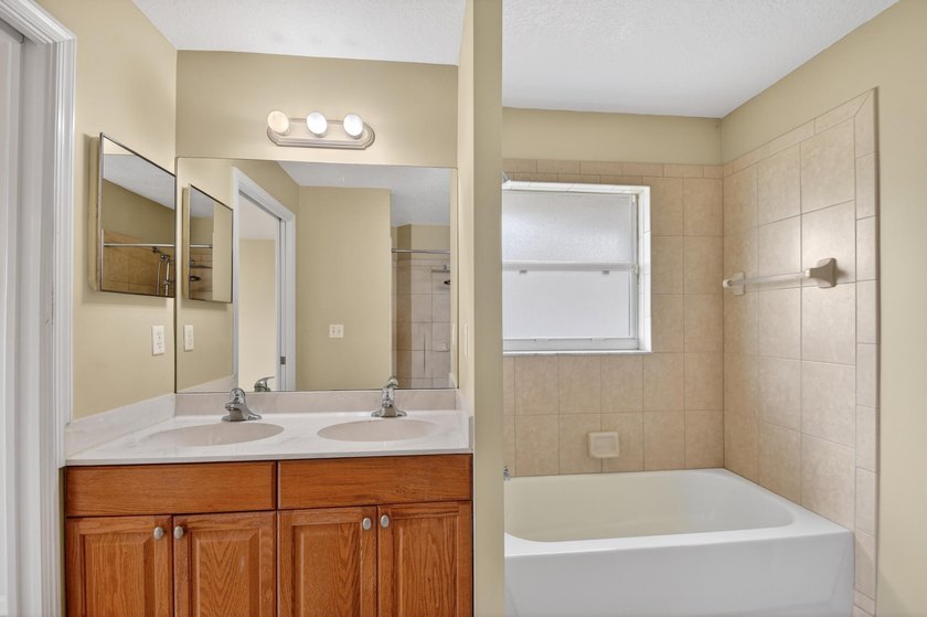 Immaculate 3 bedroom, 2 bathroom home with oversized side entry - photo 24