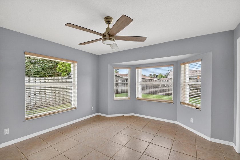 Immaculate 3 bedroom, 2 bathroom home with oversized side entry - photo 28