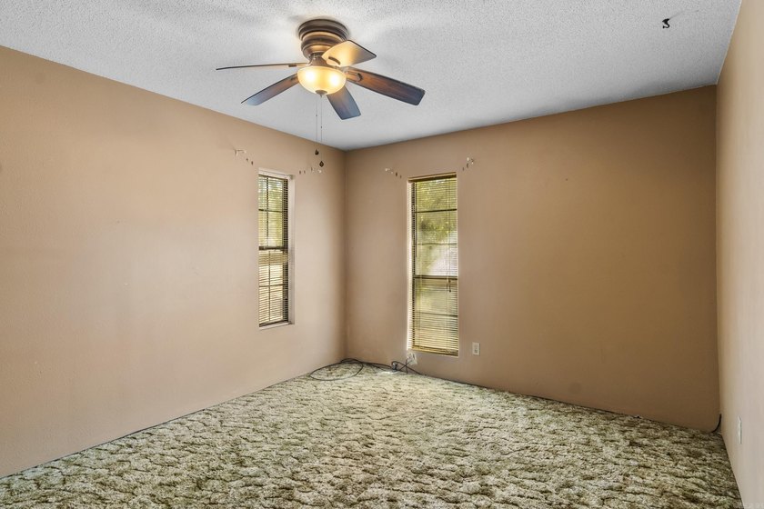 Well-maintained 4-bedroom, 2.5-bath home with a shop, ideally - photo 31