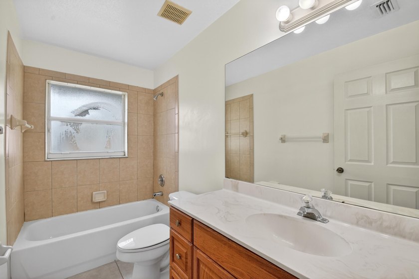Immaculate 3 bedroom, 2 bathroom home with oversized side entry - photo 31