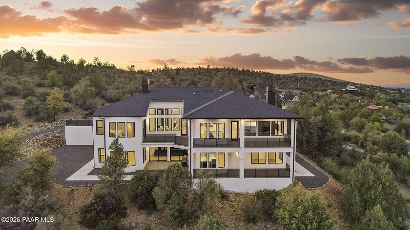 Extensively reimagined beginning in 2020, this modern luxury - photo 2