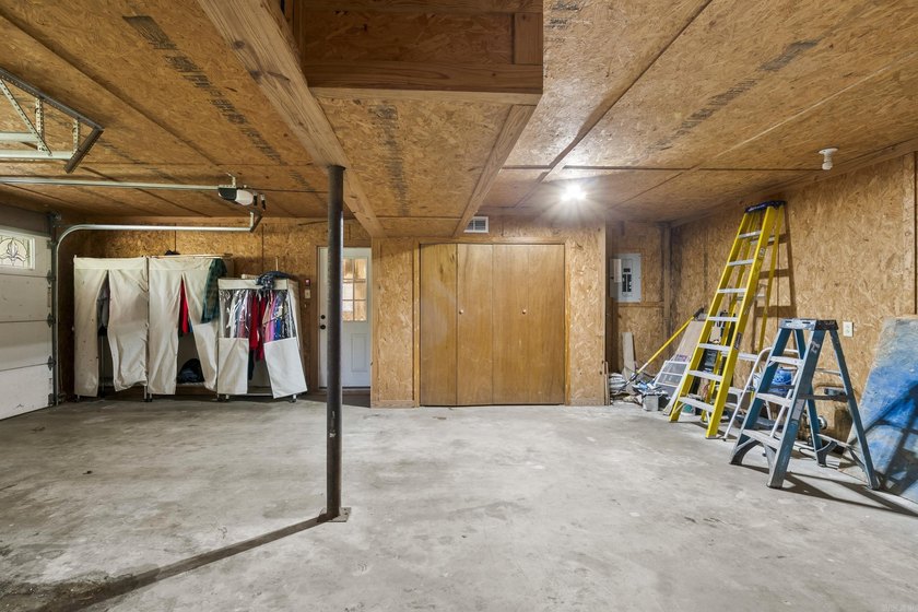 Well-maintained 4-bedroom, 2.5-bath home with a shop, ideally - photo 34