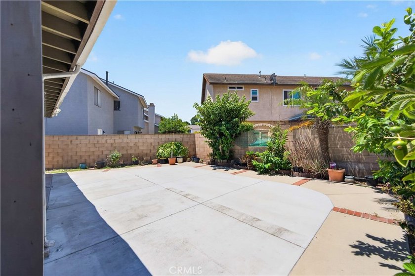 Welcome to this two-story home on a quiet Garden Grove - photo 34