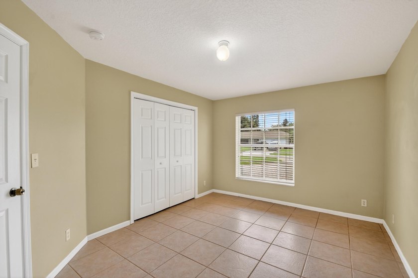 Immaculate 3 bedroom, 2 bathroom home with oversized side entry - photo 35