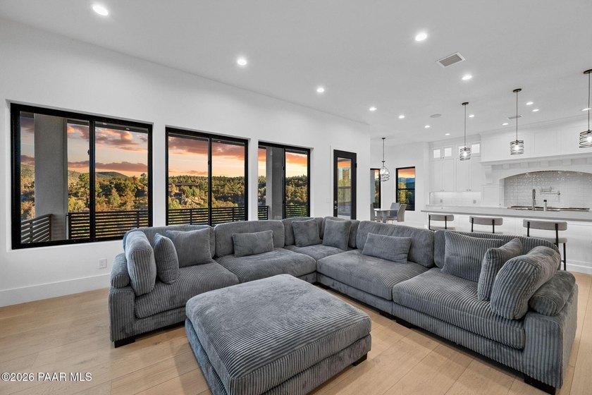 Extensively reimagined beginning in 2020, this modern luxury - photo 6