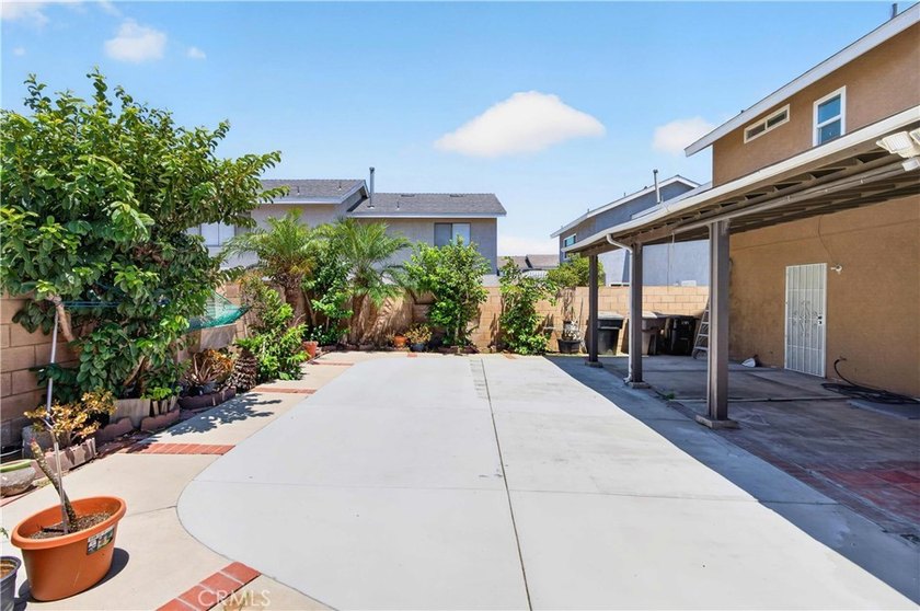 Welcome to this two-story home on a quiet Garden Grove - photo 38
