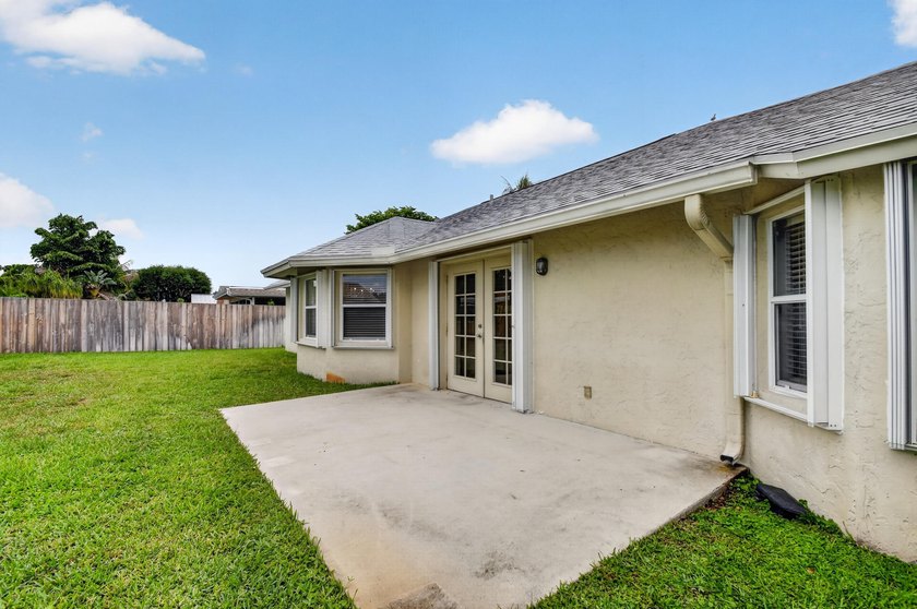 Immaculate 3 bedroom, 2 bathroom home with oversized side entry - photo 38