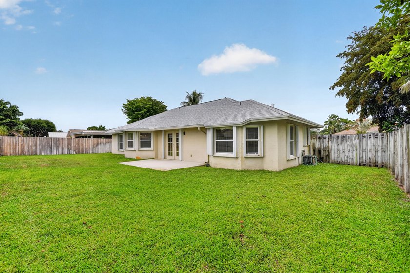 Immaculate 3 bedroom, 2 bathroom home with oversized side entry - photo 40
