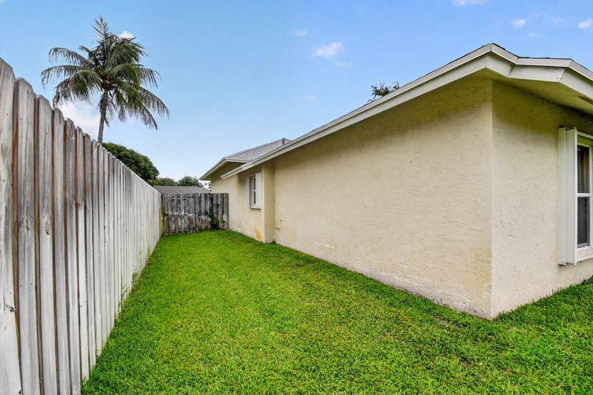 Immaculate 3 bedroom, 2 bathroom home with oversized side entry - photo 44
