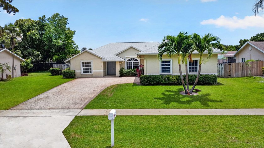 Immaculate 3 bedroom, 2 bathroom home with oversized side entry - photo 45