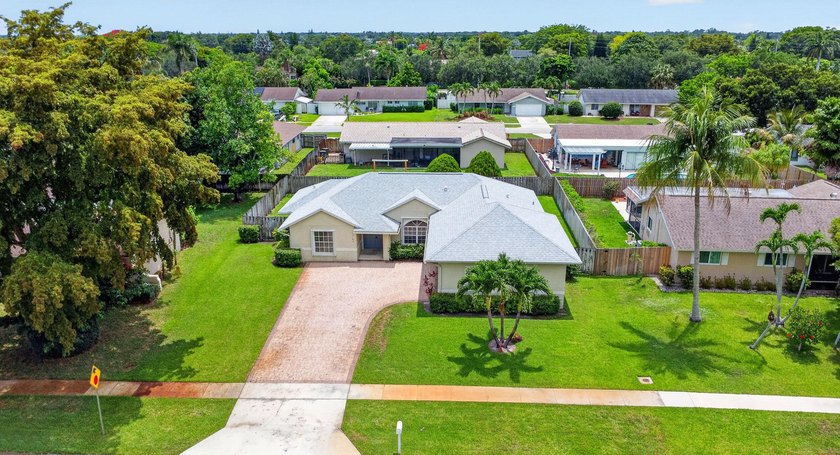 Immaculate 3 bedroom, 2 bathroom home with oversized side entry - photo 46