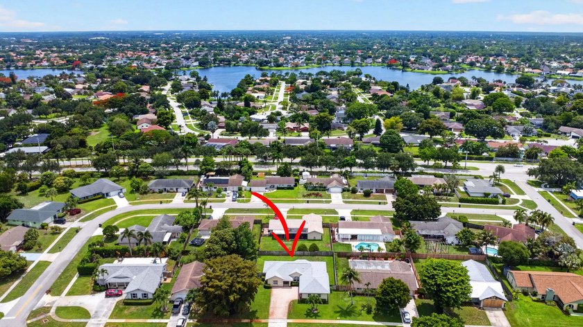 Immaculate 3 bedroom, 2 bathroom home with oversized side entry - photo 48