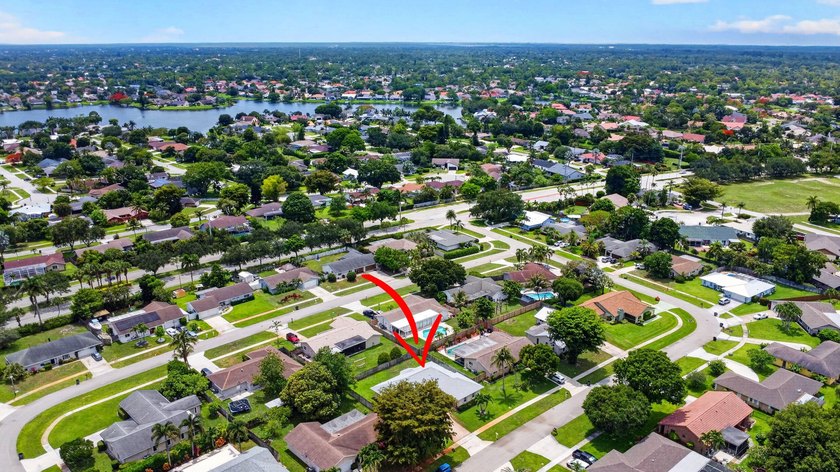 Immaculate 3 bedroom, 2 bathroom home with oversized side entry - photo 49
