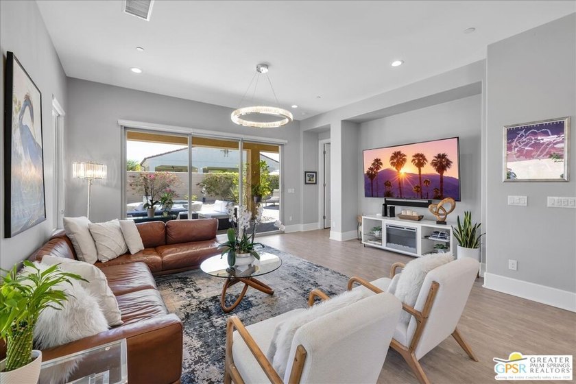 Extraordinary Entertainer's Retreat with Custom Spa &amp; Expansive - photo 2