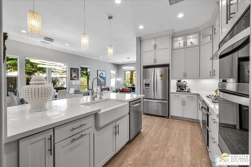 Extraordinary Entertainer's Retreat with Custom Spa &amp; Expansive - photo 3