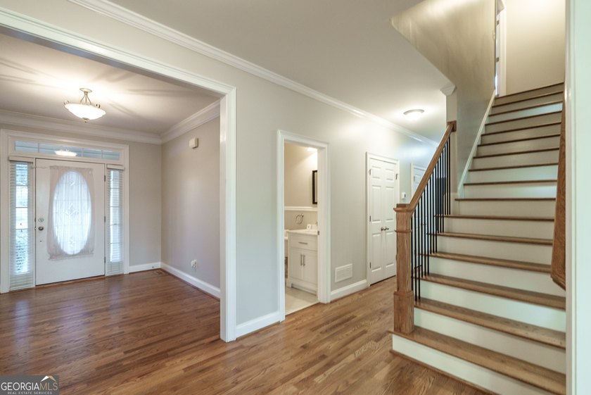Beautiful 5-bedroom, 4.5-bath home located in the highly - photo 15