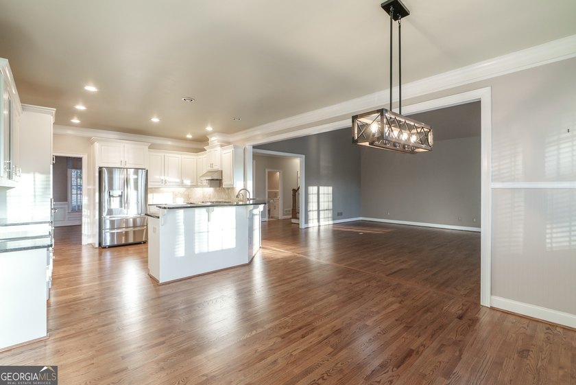 Beautiful 5-bedroom, 4.5-bath home located in the highly - photo 23