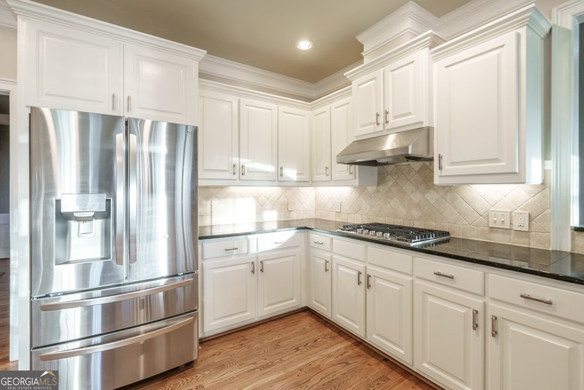 Beautiful 5-bedroom, 4.5-bath home located in the highly - photo 29