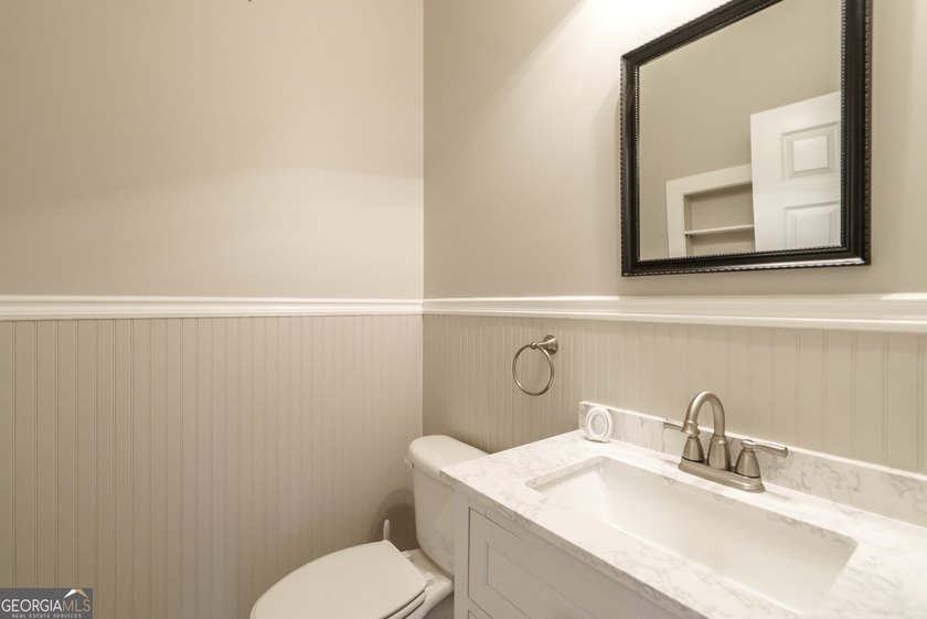 Beautiful 5-bedroom, 4.5-bath home located in the highly - photo 33