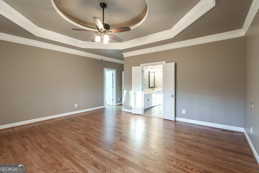 Beautiful 5-bedroom, 4.5-bath home located in the highly - photo 37