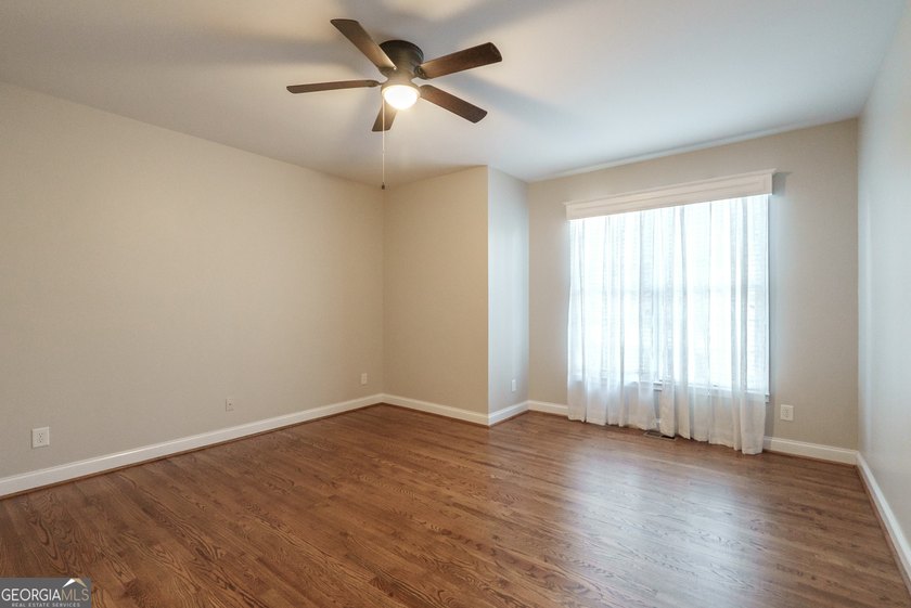 Beautiful 5-bedroom, 4.5-bath home located in the highly - photo 45