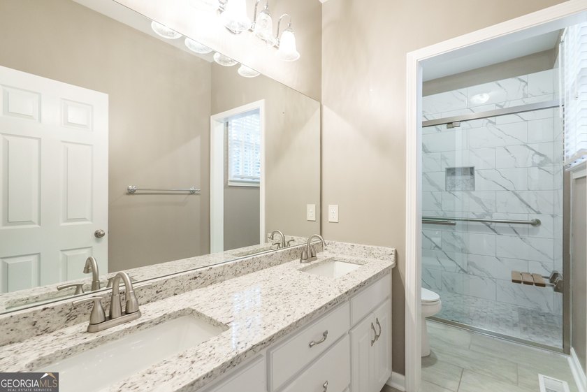 Beautiful 5-bedroom, 4.5-bath home located in the highly - photo 47