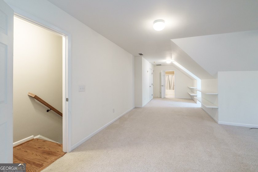 Beautiful 5-bedroom, 4.5-bath home located in the highly - photo 49