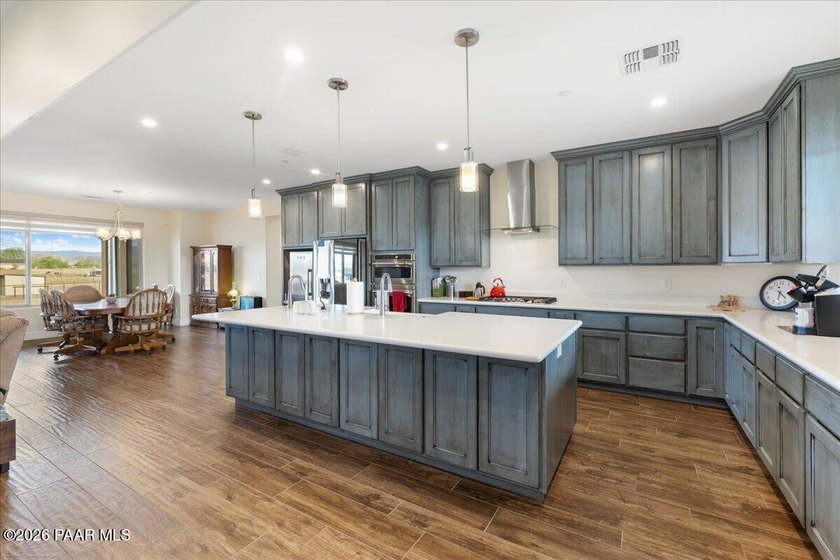 A dream property for the car enthusiast, toy collector, or RV - photo 10
