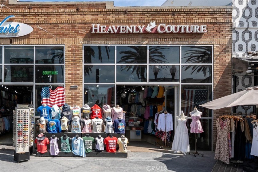 Profitable and well-established T-shirt and Gift boutique - photo 2