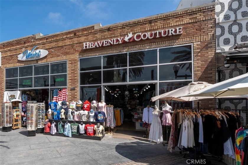 Profitable and well-established T-shirt and Gift boutique - photo 8